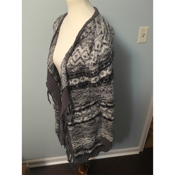 Women’s Grey and White Sweater - Picture 2 of 3